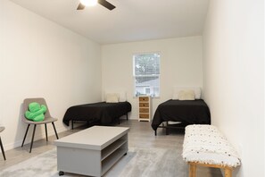 4 bedrooms, iron/ironing board, WiFi, bed sheets