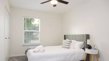 4 bedrooms, iron/ironing board, WiFi, bed sheets