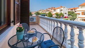 Unclassified image, 2 of 19, button - Lovely apartment for 3 people with WIFI, A/C, TV and balcony (Vintijan)