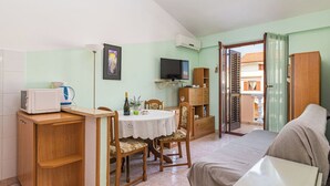 Unclassified image, 4 of 19, button - Lovely apartment for 3 people with WIFI, A/C, TV and balcony (Vintijan)
