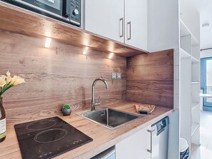 Fridge, microwave, dishwasher, cookware/dishes/utensils - Les Olympiades by Interhome (Val Thorens)