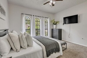 5 bedrooms, travel crib, WiFi, bed sheets