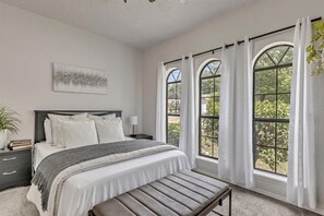 5 makuuhuonetta, vauvan matkasänky, Wi-Fi, vuodevaatteet