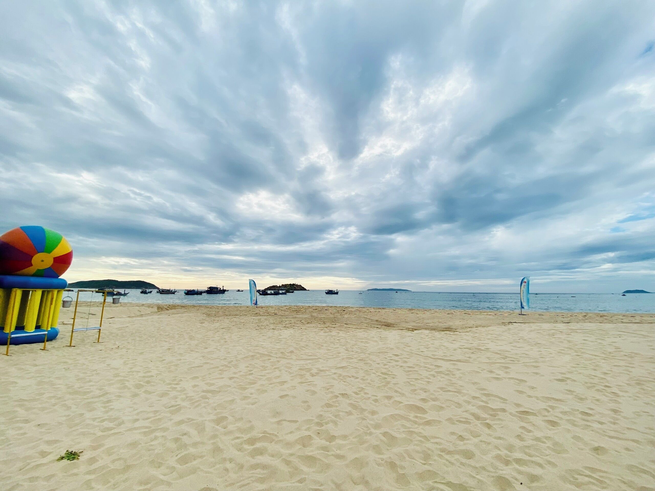 Pantai persendirian, bar pantai 