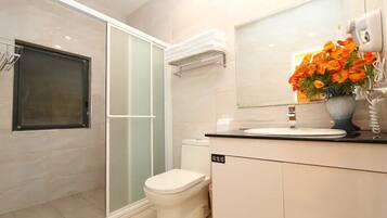 Sweet Double Room | Bathroom | Shower, hair dryer, towels, soap