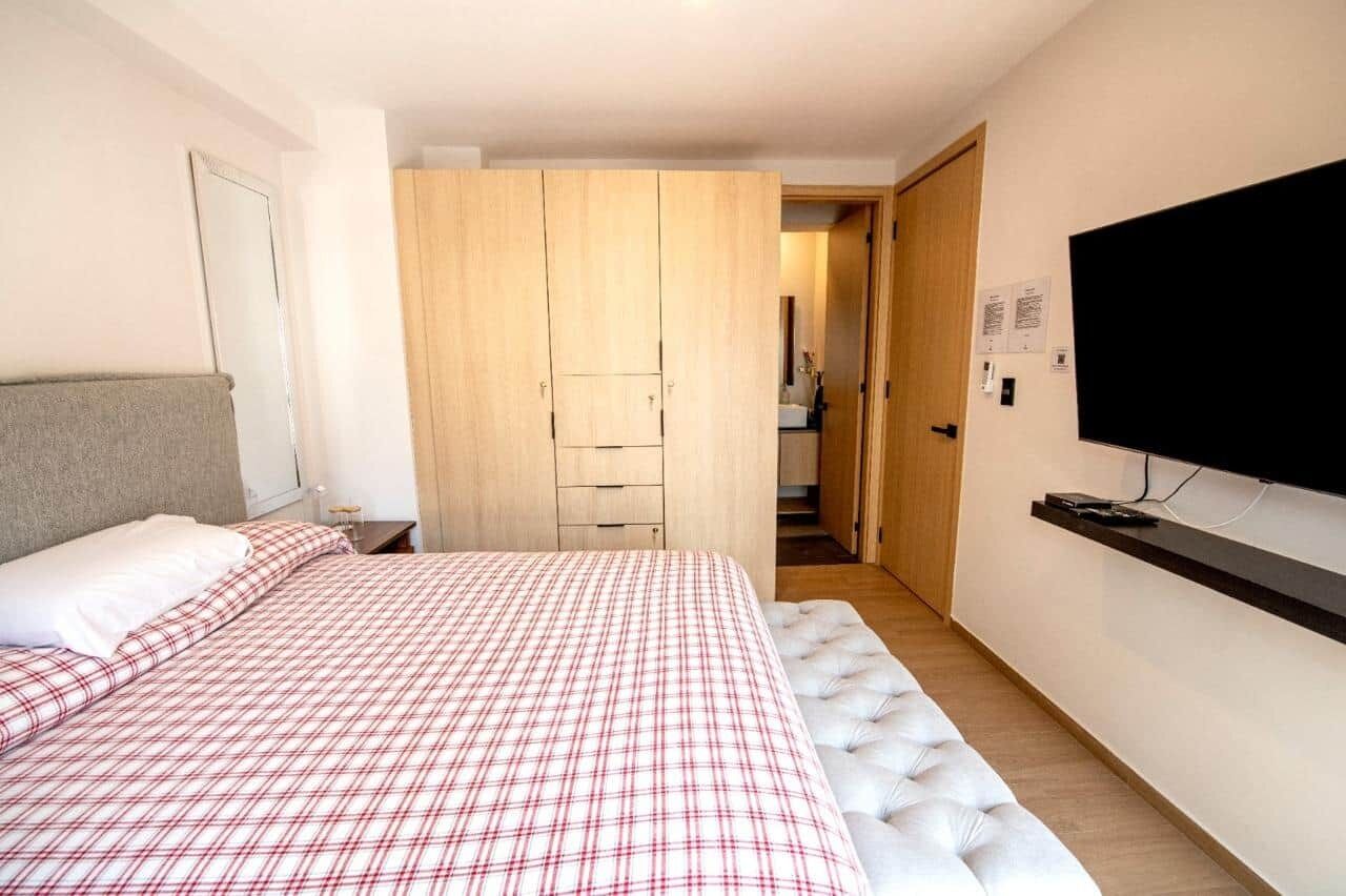 2 chambres, fer et planche à repasser, Wi-Fi, draps fournis