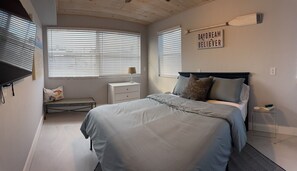 2 bedrooms, desk, free WiFi, bed sheets