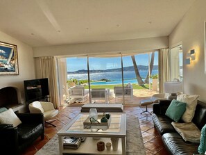 Living area - VILLA FOR 12 PEOPLE WITH SWIMMING POOL, JACUZZI AND SPLENDID SEA VIEW (GRIMAUD)