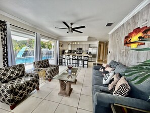 TV, video games, offices - Anysel Pool house (Orlando)