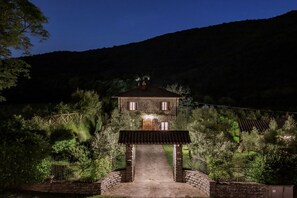 Exterior - Beautiful villa with private pool and fenced garden, ideal for a relaxing and comfortable holiday su (Chitignano)