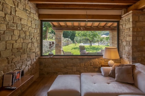 Magnifique villa avec piscine privée et jardin clôturé, idéale pour des vacances en contact avec la