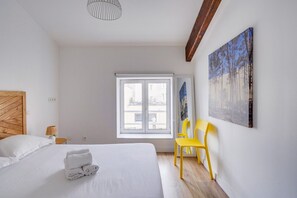 Iron/ironing board, Internet, bed sheets - Beautiful, comfortable 2-bedroom flat (Bègles)