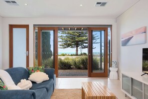 TV, DVD player, offices - Seachange, Waterfront Living in Victor Harbor (Victor Harbor)