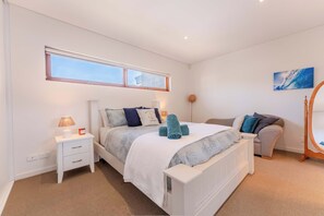 3 bedrooms, desk, iron/ironing board, WiFi