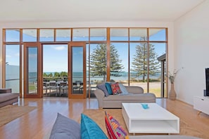 TV, DVD player, offices - Seachange, Waterfront Living in Victor Harbor (Victor Harbor)