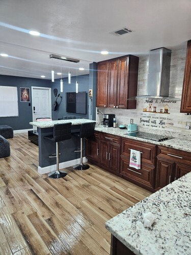 Smart Home 2-bedroom house in marvelous Winter Haven with AC, Netflix, Alexa.