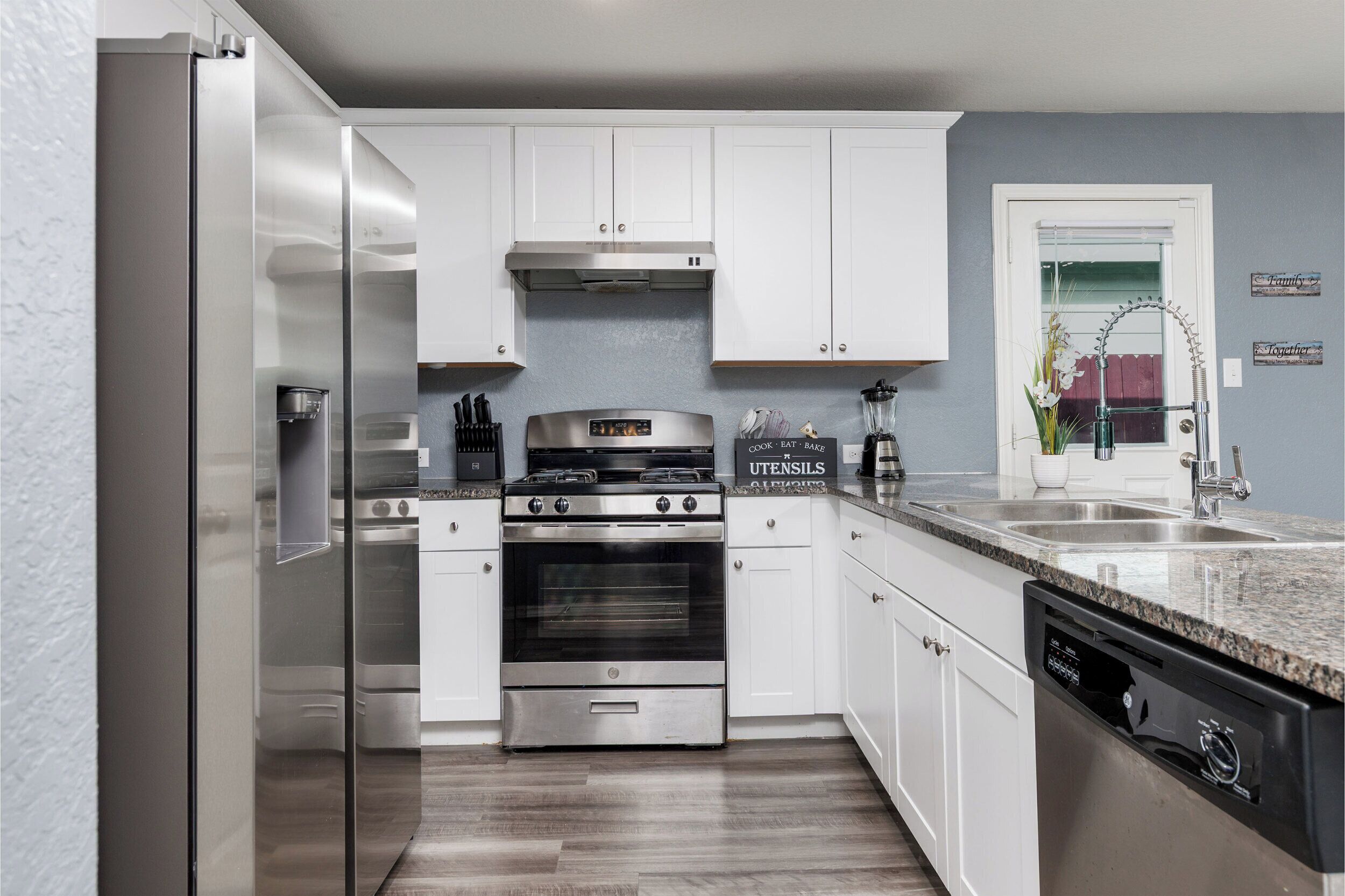 Microwave, oven, stovetop, dishwasher