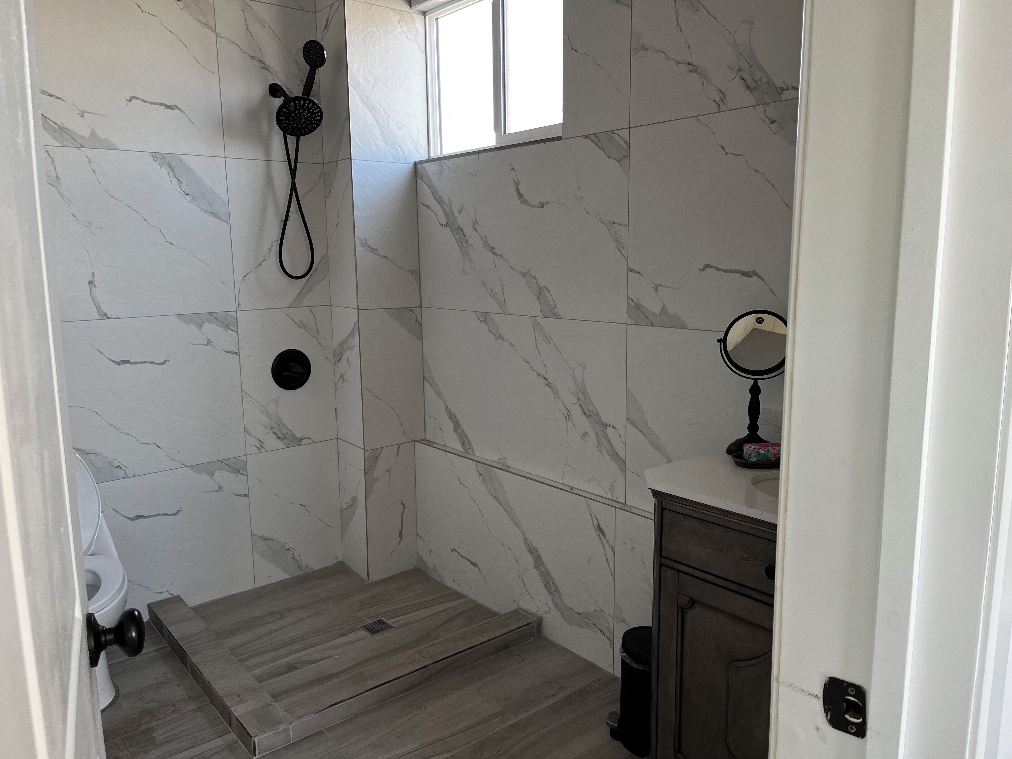 Dusche, Haartrockner, Bidet, Handtücher