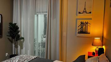 5 bedrooms, iron/ironing board, WiFi, bed sheets