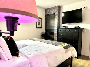 5 bedrooms, iron/ironing board, WiFi, bed sheets