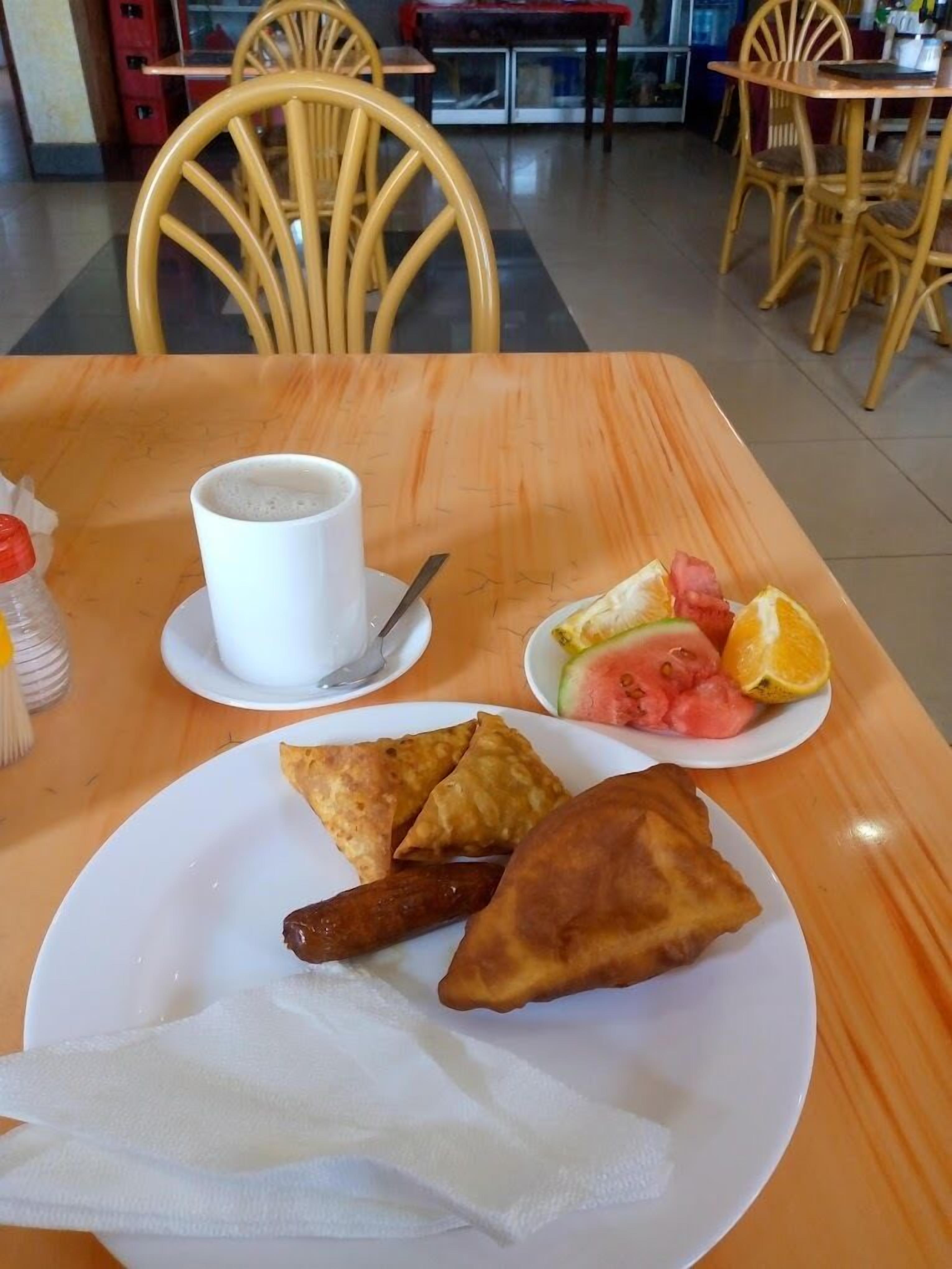 Tägliches inbegriffenes kontinentales Frühstück