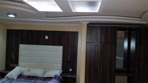 Deluxe-Doppelzimmer, Stadtblick | Kostenloses WLAN, Bettwäsche