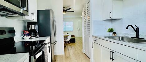 ميكروويف، فرن، موقد طهي مسطح، غسالة أطباق