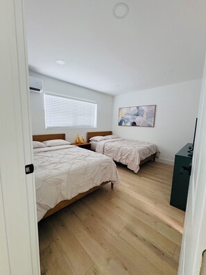 2 bedrooms, iron/ironing board, WiFi, bed sheets - Modern 2BDx2BTH in HOLLYWOOD with Parking, Washer Drier, AC, High Speed WIFI (Hollywood)
