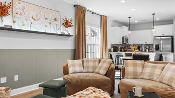 Älytelevisio, takka, kirjoja