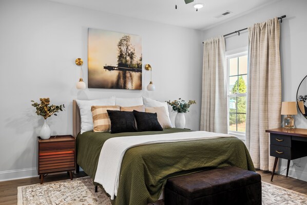 3 bedrooms, desk, iron/ironing board, free WiFi