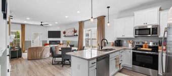 The Retreat @ Brook Hollow Luxury 3BR/3BA • Garage • Patio & Backyard  ECU