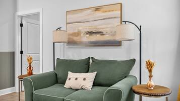 Smart-TV, Kamin, Bücher