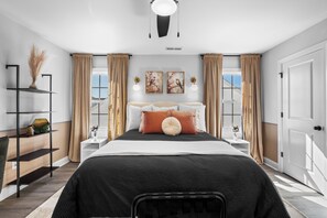 Escritorio, tabla de planchar con plancha, wifi gratis y ropa de cama