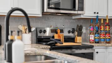 Frigorífic, microones, forn i placa de cuina