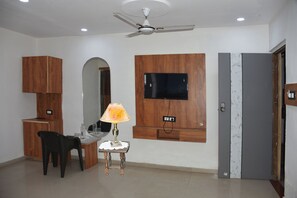 ห้องดีลักซ์ | ผ้าปูที่นอนฝ้ายอียิปต์, เครื่องนอนระดับพรีเมียม, เตียงเมมโมรีโฟม