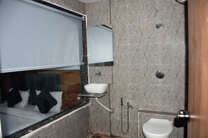 Towels, soap, shampoo, toilet paper
