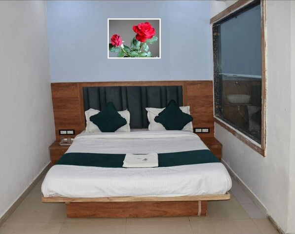 Deluxe Room | Egyptian cotton sheets, premium bedding, memory-foam beds - HOTEL DIVYA PALACE (Ahmedabad)