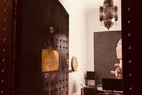 المنشأة من الداخل