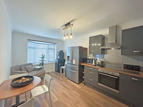 2 bedroom accommodation in Peacehaven