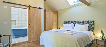 The Stables - UK50804