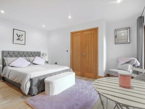 6 bedrooms, free WiFi