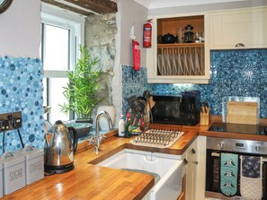 Dishwasher - 3 bedroom accommodation in Dwyran, Newborough (Dwyran, Newborough)