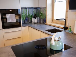 Réfrigérateur, four, plaque de cuisson, lave-vaisselle