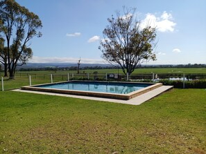 حمّام سباحة خارجي