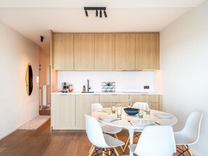 Dining - Contemporary flat right on the beach (Sint-Idesbald)