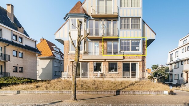A multi-story residential building with a prominent balcony on the second floor. - Modernly furnished flat in St-Idesbald (Sint-Idesbald)