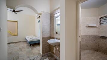 Deluxe-værelse til 3 personer - udsigt til have | Gratis Wi-Fi