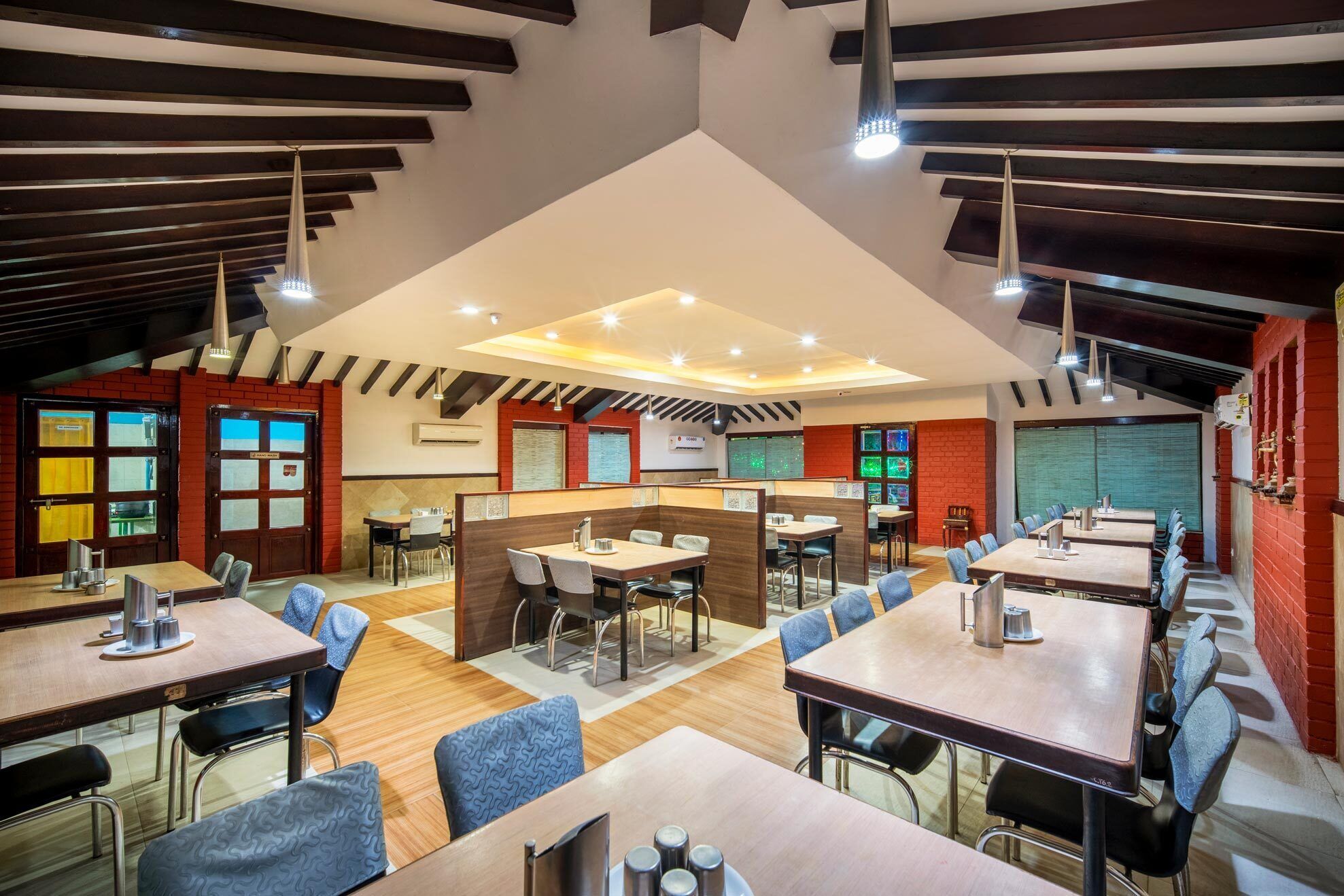 朝食 (オーダー形式)、毎日提供 (有料)