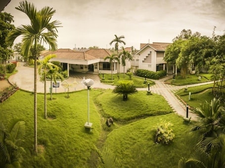 Exterior. Hotel Sadhabishegam