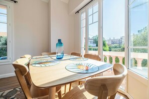 Apartment | Dining - Warm Apartment - 2br/4p - Cannes/near Beach (Cannes)